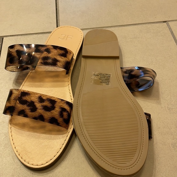 Cheetah sandals - Picture 3 of 3